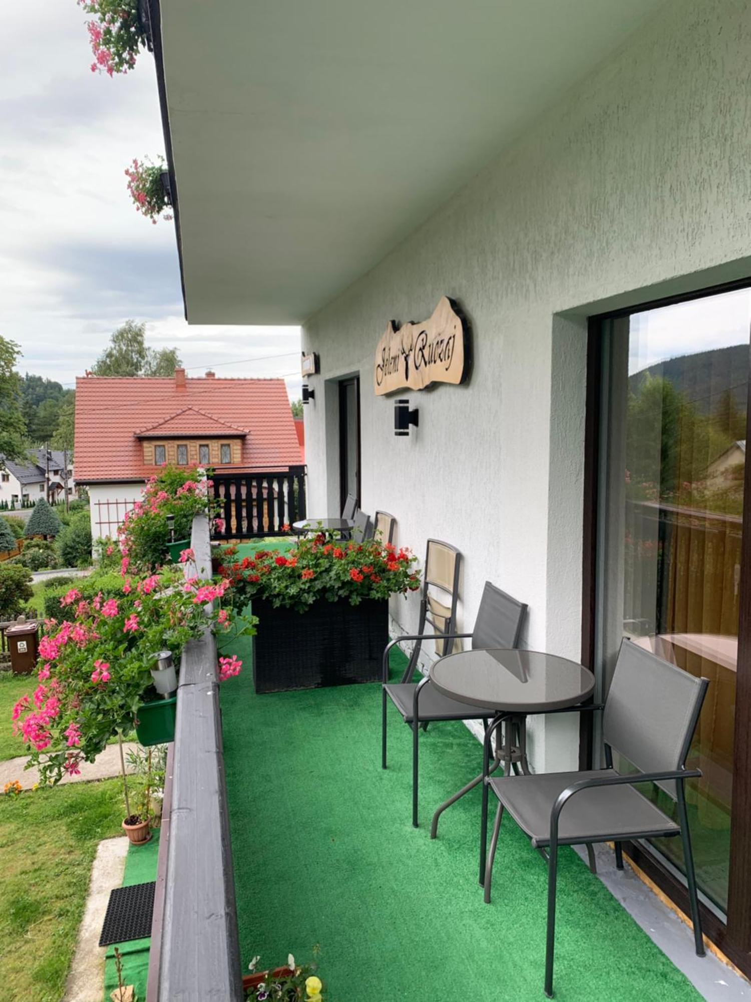 Jeleni Ruczaj Hotel คาร์ปัตซ์ ภายนอก รูปภาพ